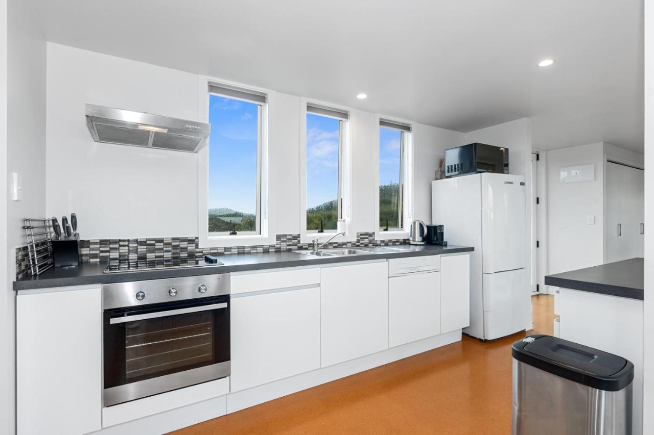Paroa Bay Chalets - Te Whare Tui Ръсел Екстериор снимка